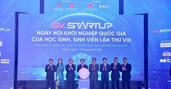 Bộ trưởng Hoàng Minh Sơn: Đừng chỉ học để tìm việc mà học để có năng lực làm chủ