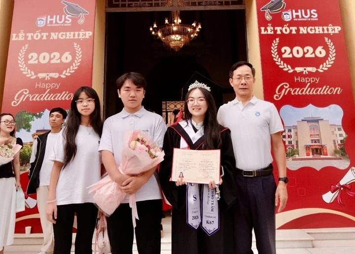 Bỏ trường Y viết tiếp ước mơ của mẹ, Á khoa 22 tuổi giành học bổng tiến sĩ danh giá Bỏ trường Y viết tiếp ước mơ của mẹ, Á khoa 22 tuổi giành học bổng tiến sĩ danh giá