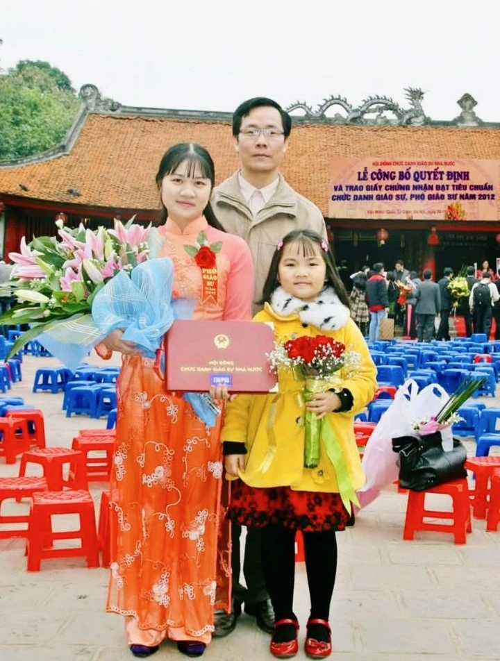 Bỏ trường Y viết tiếp ước mơ của mẹ, Á khoa 22 tuổi giành học bổng tiến sĩ danh giá Bỏ trường Y viết tiếp ước mơ của mẹ, Á khoa 22 tuổi giành học bổng tiến sĩ danh giá