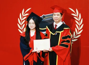 Bỏ trường Y viết tiếp ước mơ của mẹ, Á khoa 22 tuổi giành học bổng tiến sĩ danh giá