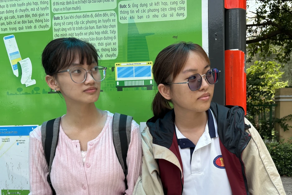 Bỏ xe máy, sinh viên xa nhà tiết kiệm nửa phân vàng/tháng