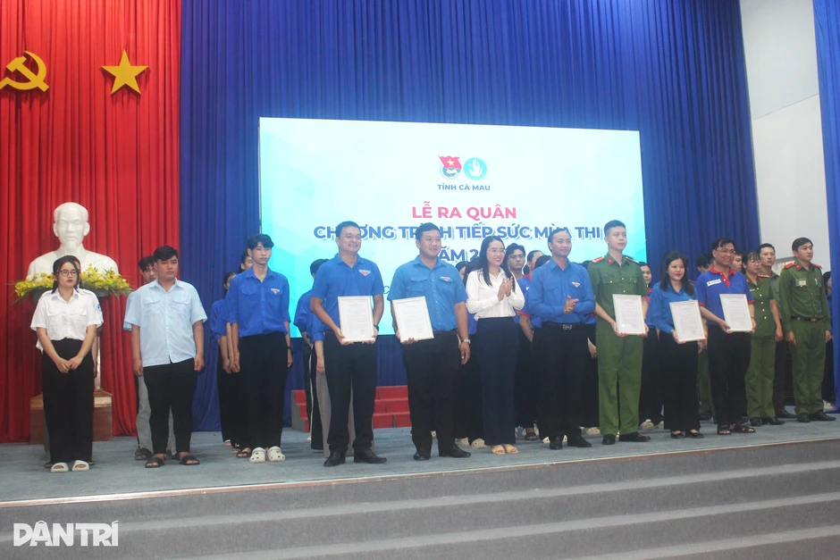 Cà Mau mở đường dây nóng 24/24h hỗ trợ thí sinh thi tốt nghiệp THPT Cà Mau mở đường dây nóng 24/24h hỗ trợ thí sinh thi tốt nghiệp THPT