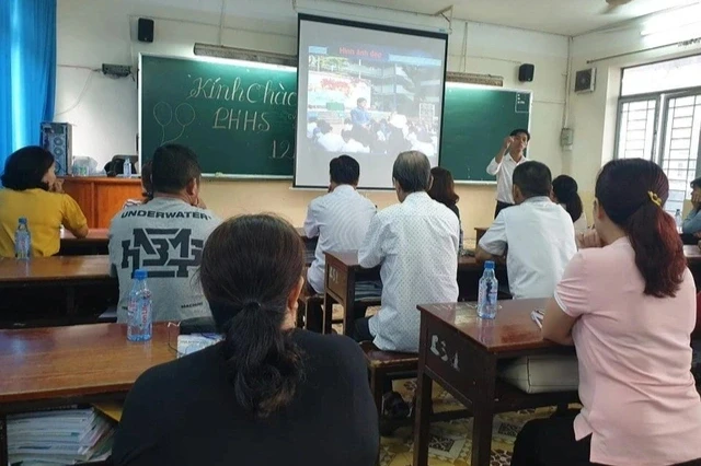 Cấm ban phụ huynh thu tiền hỗ trợ, đặt ra khoản đóng góp bắt buộc Cấm ban phụ huynh thu tiền hỗ trợ, đặt ra khoản đóng góp bắt buộc