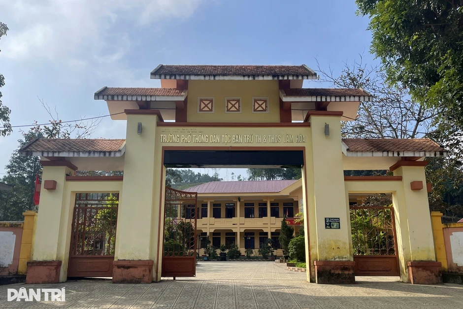 Cấm con đến trường vì "thầy bói nói nếu tiếp tục đi học sẽ gặp tai nạn” Cấm con đến trường vì "thầy bói nói nếu tiếp tục đi học sẽ gặp tai nạn”