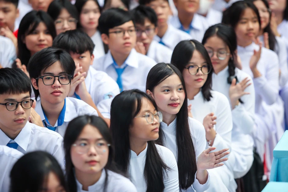 'Cấm thu tiền' dạy thêm trong trường, sao phụ huynh vẫn phải chi? 'Cấm thu tiền' dạy thêm trong trường, sao phụ huynh vẫn phải chi?