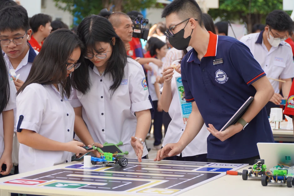 Căn cứ nào để xin chuyển từ chuyên viên sang làm giáo viên? Căn cứ nào để xin chuyển từ chuyên viên sang làm giáo viên?