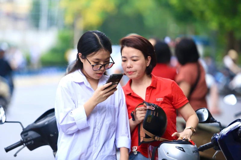 Cân não đặt nguyện vọng vào lớp 10 công lập