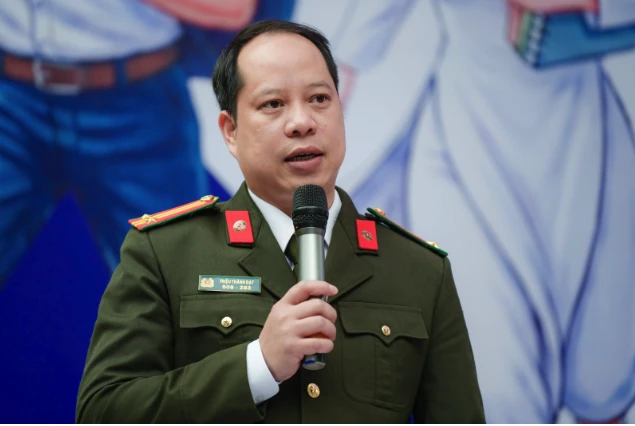 Cận trên 3 độ không được tuyển vào trường công an Cận trên 3 độ không được tuyển vào trường công an