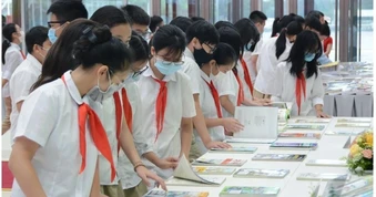 Cấp miễn phí sách giáo khoa từ 2029, học sinh mượn, trả sách như thế nào?