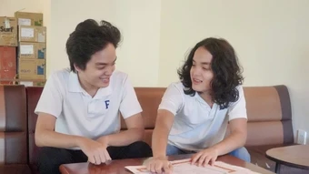 Cặp song sinh cùng đạt IELTS 9.0 chia sẻ bí quyết học tiếng Anh
