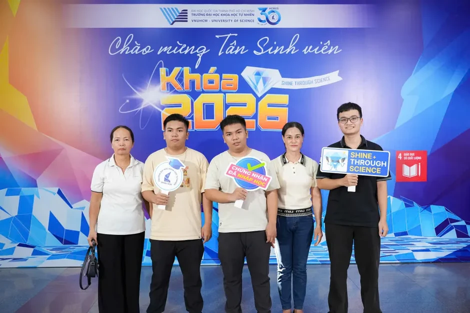 Cặp song sinh mê Toán cùng vào chung giảng đường đại học Cặp song sinh mê Toán cùng vào chung giảng đường đại học