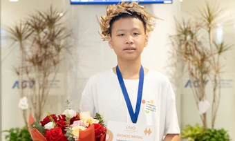Cậu học trò thi vượt cấp, giành huy chương Olympic AI thế giới
