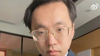 Chàng bảo vệ đỗ Đại học Thanh Hoa sau 8 năm thi trượt