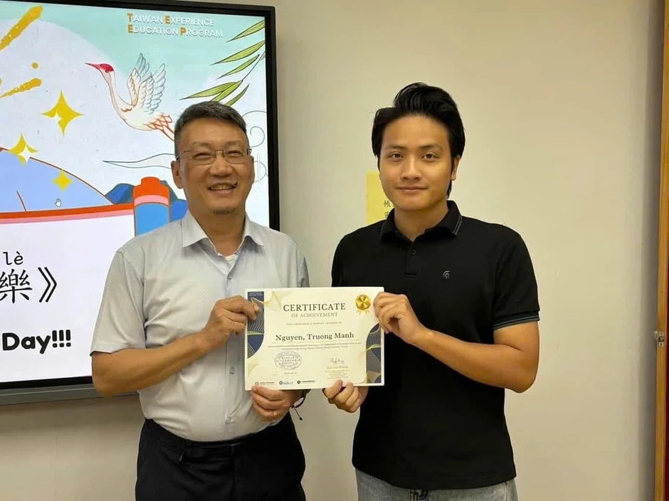 Chàng trai Việt sở hữu thẻ sinh viên của 4 trường đại học tại 4 quốc gia Chàng trai Việt sở hữu thẻ sinh viên của 4 trường đại học tại 4 quốc gia