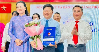 Chánh Văn phòng Sở GD&ĐT làm hiệu trưởng Trường THPT chuyên Lê Hồng Phong