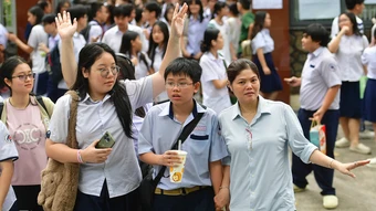 Chật vật 'săn' suất học bổ sung lớp 10 công lập