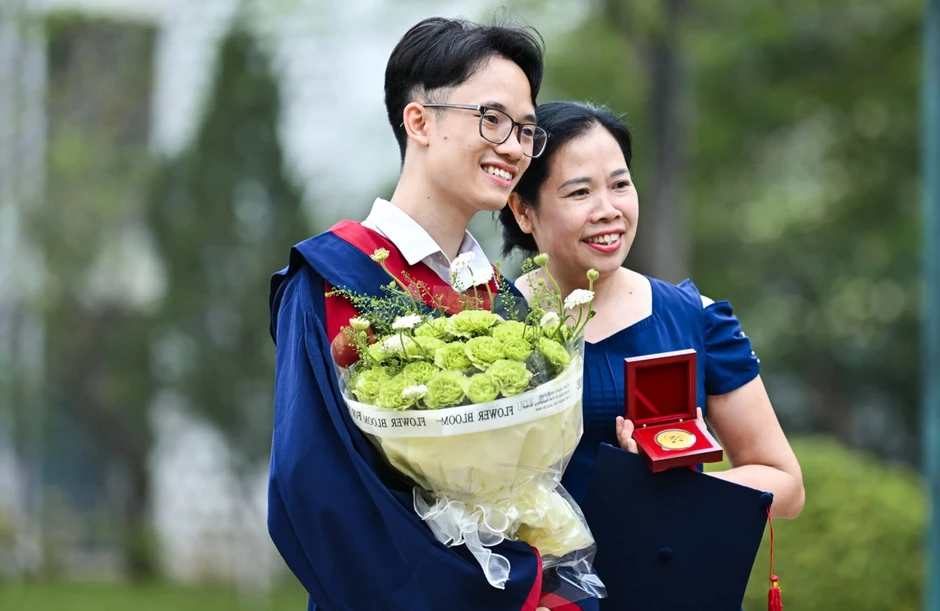 Chỉ 3% sinh viên Bách khoa tốt nghiệp xuất sắc, nhưng 95% có việc làm ngay Chỉ 3% sinh viên Bách khoa tốt nghiệp xuất sắc, nhưng 95% có việc làm ngay