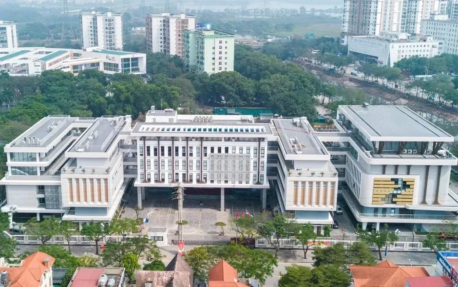 Chi cả chục triệu mỗi tháng, phụ huynh "chạy đua" suất vào lớp 10 công lập cho con Chi cả chục triệu mỗi tháng, phụ huynh "chạy đua" suất vào lớp 10 công lập cho con