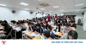 Chi cả chục triệu mỗi tháng, phụ huynh "chạy đua" suất vào lớp 10 công lập cho con