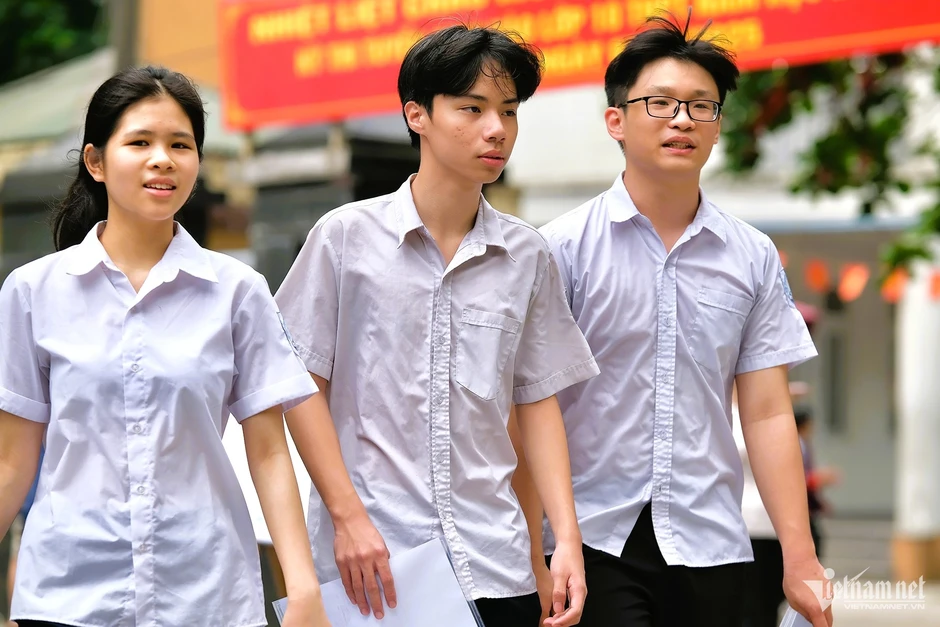 Chỉ hơn 60% học sinh vào lớp 10 công lập, căng thẳng là do thiếu trường Chỉ hơn 60% học sinh vào lớp 10 công lập, căng thẳng là do thiếu trường