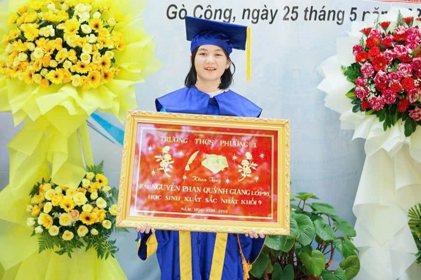 Chi tiết đặc biệt trong bài Văn điểm 10 của nữ sinh thủ khoa 30/30 điểm thi lớp 10 Chi tiết đặc biệt trong bài Văn điểm 10 của nữ sinh thủ khoa 30/30 điểm thi lớp 10
