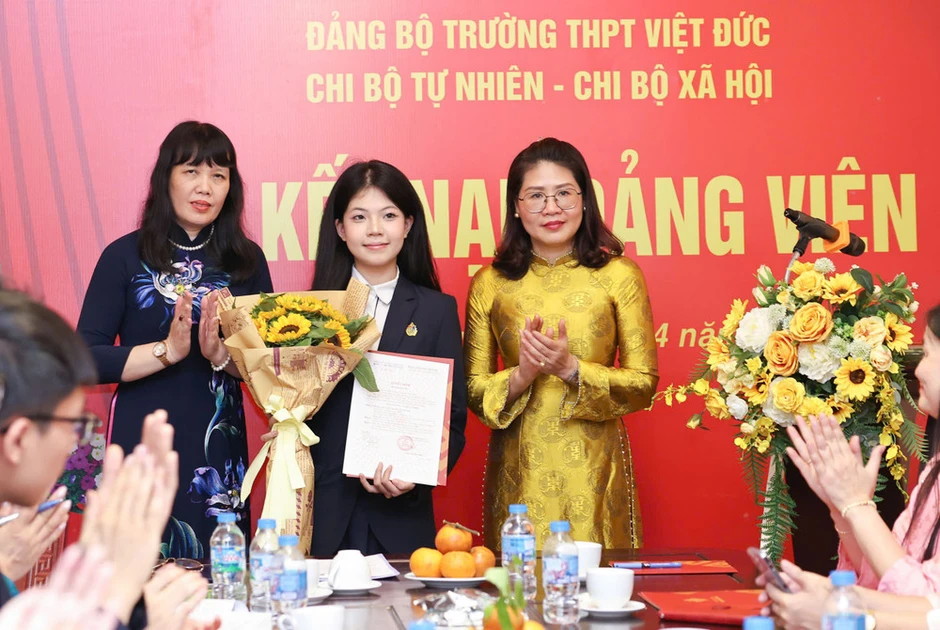 Chín học sinh ưu tú Hà Nội được kết nạp Đảng tại nơi thành lập Chi bộ Cộng sản đầu tiên của Việt Nam