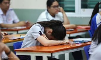 'Choáng' vì từ vựng khó trong đề thi thử tiếng Anh