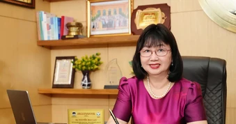 Chủ tịch Hội đồng Trường Đại học Nguyễn Tất Thành nhận giải thưởng ngành dệt may