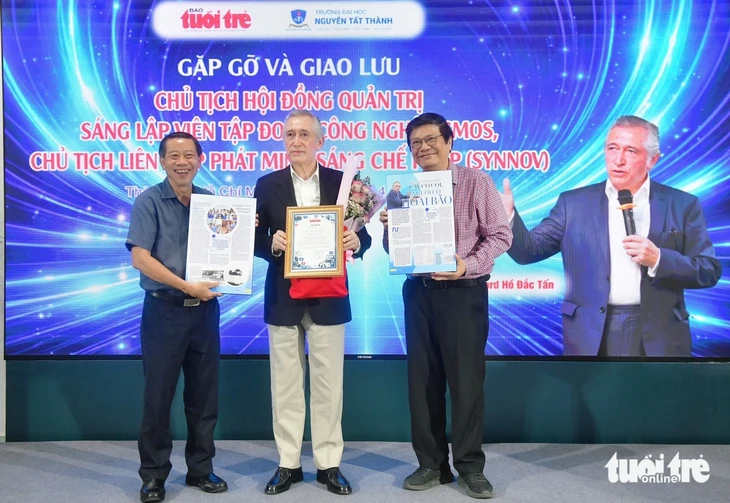 Chủ tịch Liên hiệp phát minh sáng chế Pháp giao lưu với sinh viên học tại báo Tuổi Trẻ Chủ tịch Liên hiệp phát minh sáng chế Pháp giao lưu với sinh viên học tại báo Tuổi Trẻ