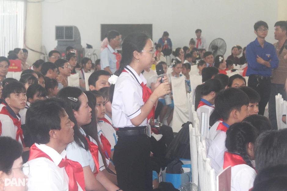 Chủ tịch tỉnh Cà Mau gửi gắm mong muốn đến thiếu nhi, học sinh Chủ tịch tỉnh Cà Mau gửi gắm mong muốn đến thiếu nhi, học sinh