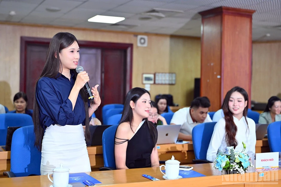 Chương trình "Chia sẻ cùng thầy cô" năm 2026 sẽ tổ chức school tour chủ đề "Lớp học reo vui" Chương trình "Chia sẻ cùng thầy cô" năm 2026 sẽ tổ chức school tour chủ đề "Lớp học reo vui"