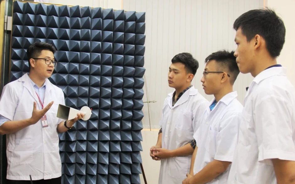 Chuyên gia NASA và nhà khoa học ung thư Mỹ làm giáo sư thỉnh giảng Đại học Quốc gia TP.HCM Chuyên gia NASA và nhà khoa học ung thư Mỹ làm giáo sư thỉnh giảng Đại học Quốc gia TP.HCM