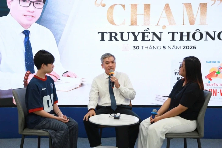 Chuyên gia truyền thông, MC chia sẻ kinh nghiệm thực tế cho sinh viên học tại báo Tuổi Trẻ Chuyên gia truyền thông, MC chia sẻ kinh nghiệm thực tế cho sinh viên học tại báo Tuổi Trẻ