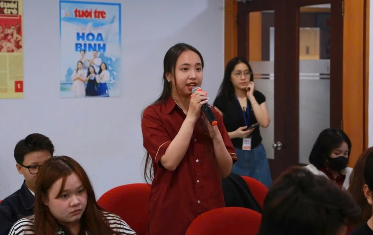Chuyên gia truyền thông, MC chia sẻ kinh nghiệm thực tế cho sinh viên học tại báo Tuổi Trẻ Chuyên gia truyền thông, MC chia sẻ kinh nghiệm thực tế cho sinh viên học tại báo Tuổi Trẻ