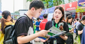 Chuyên gia từ đại học Top 500 thế giới chỉ ra chuẩn nhân lực tài chính mới