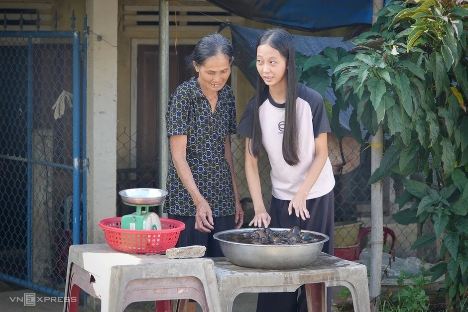 Cô bé mồ côi thành thủ khoa đại học