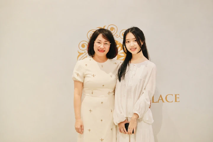 Cô bé nhút nhát thành thủ khoa chuyên Văn toàn Hà Nội, đỗ 3 trường chuyên Cô bé nhút nhát thành thủ khoa chuyên Văn toàn Hà Nội, đỗ 3 trường chuyên