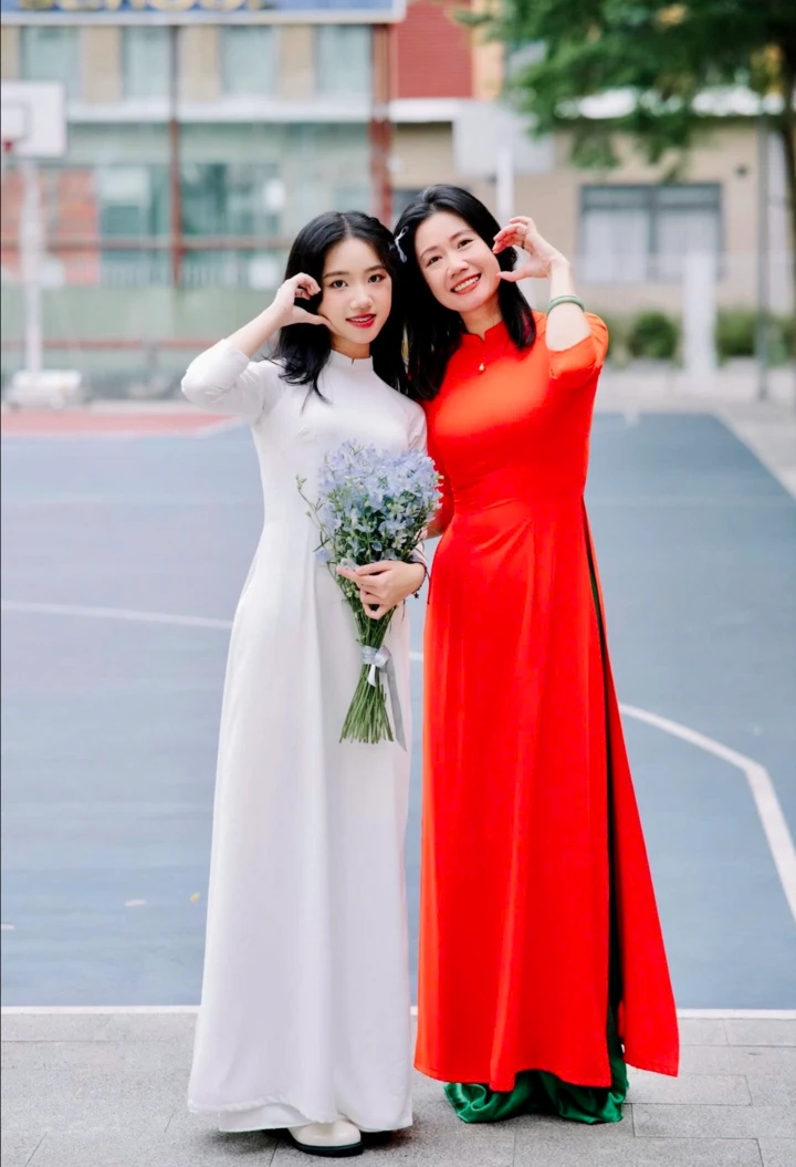 Cô bé nhút nhát thành thủ khoa chuyên Văn toàn Hà Nội, đỗ 3 trường chuyên Cô bé nhút nhát thành thủ khoa chuyên Văn toàn Hà Nội, đỗ 3 trường chuyên