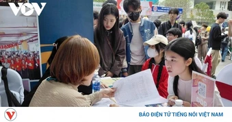 Có chứng chỉ ngoại ngữ quốc tế nên miễn thi hay vẫn dự thi tốt nghiệp THPT?