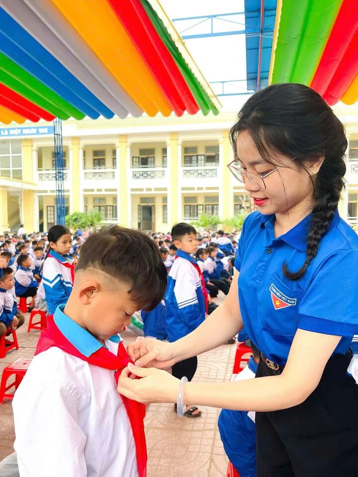 Cô giáo 24 tuổi người Ơ Đu ứng cử Đại biểu Quốc hội Cô giáo 24 tuổi người Ơ Đu ứng cử Đại biểu Quốc hội
