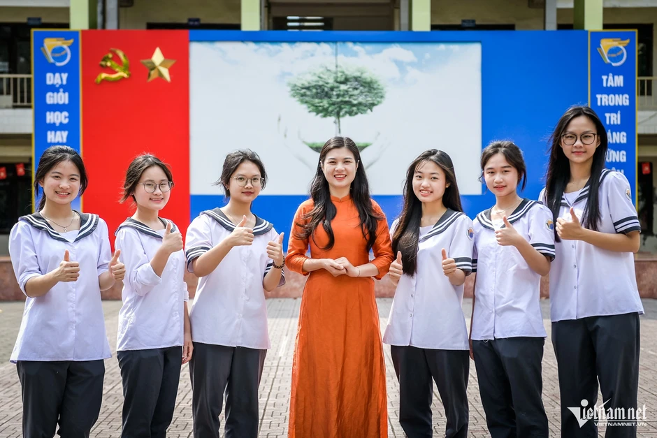 Cô giáo 9x trường chuyên nổi tiếng Ninh Bình trúng cử đại biểu Quốc hội Cô giáo 9x trường chuyên nổi tiếng Ninh Bình trúng cử đại biểu Quốc hội