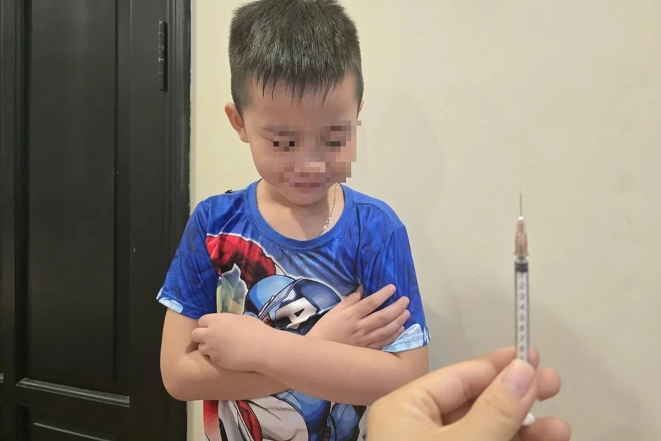 Cô giáo bắt 5 học trò tiêm vào tay và những hình phạt "không thể tin nổi" Cô giáo bắt 5 học trò tiêm vào tay và những hình phạt "không thể tin nổi"