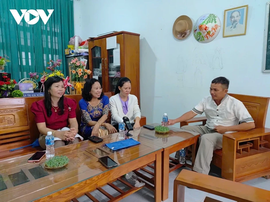 Cô giáo Chăm “giữ lửa” với nghề Cô giáo Chăm “giữ lửa” với nghề