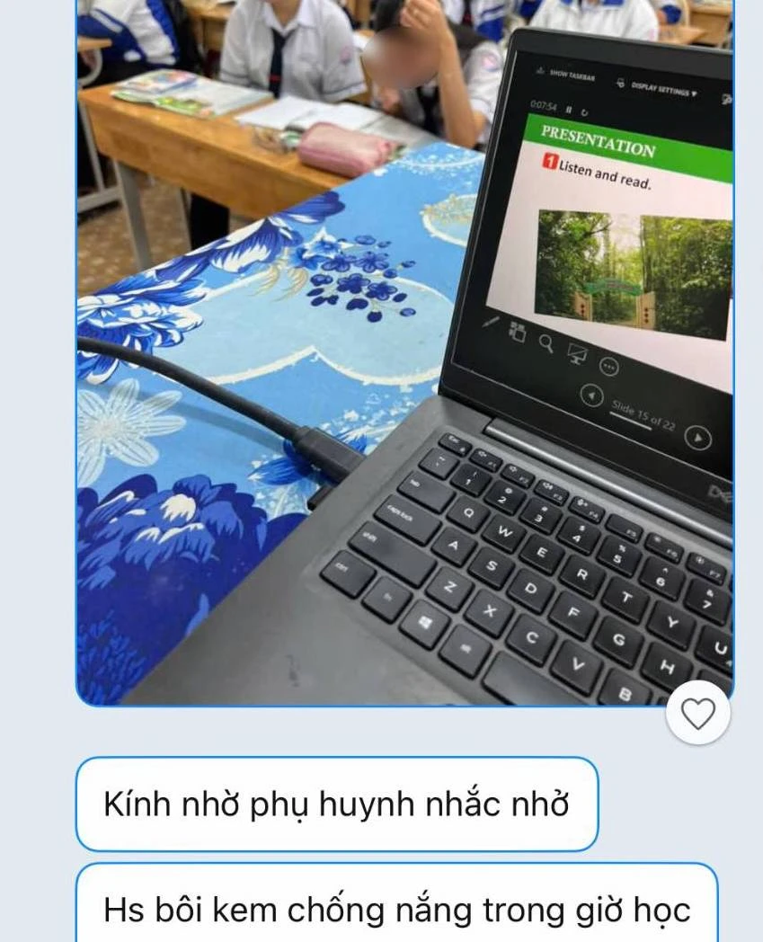 Cô giáo chụp lén hành động lạ của nữ sinh, biết mối quan hệ của 2 bên mà phì cười Cô giáo chụp lén hành động lạ của nữ sinh, biết mối quan hệ của 2 bên mà phì cười
