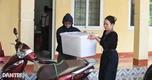 Cô giáo ngày 3 lượt vượt rừng mang cơm cho học trò, có lần bị trâu húc té