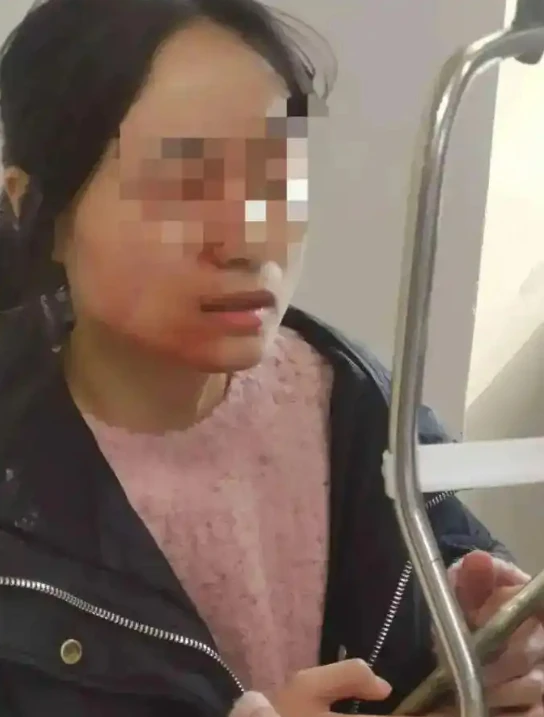 Cô giáo tiểu học bị đâm vỡ nhãn cầu vì can ngăn học sinh đánh nhau: Kẻ thủ ác không bị xử phạt vì chưa đủ 14 tuổi! Cô giáo tiểu học bị đâm vỡ nhãn cầu vì can ngăn học sinh đánh nhau: Kẻ thủ ác không bị xử phạt vì chưa đủ 14 tuổi!
