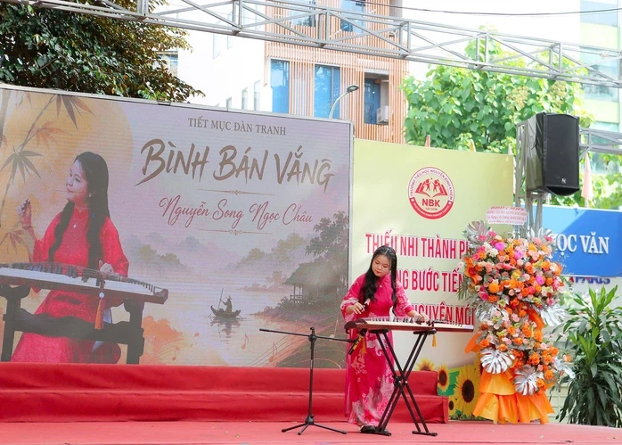 Cô hiệu trưởng với bài phát biểu xúc động tri ân phụ huynh, những người thầy đầu tiên của học sinh Cô hiệu trưởng với bài phát biểu xúc động tri ân phụ huynh, những người thầy đầu tiên của học sinh