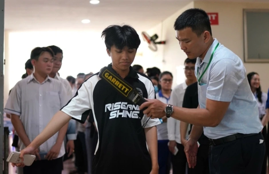 Có thể dùng máy quét an ninh ở điểm thi tốt nghiệp 'có nguy cơ cao' Có thể dùng máy quét an ninh ở điểm thi tốt nghiệp 'có nguy cơ cao'
