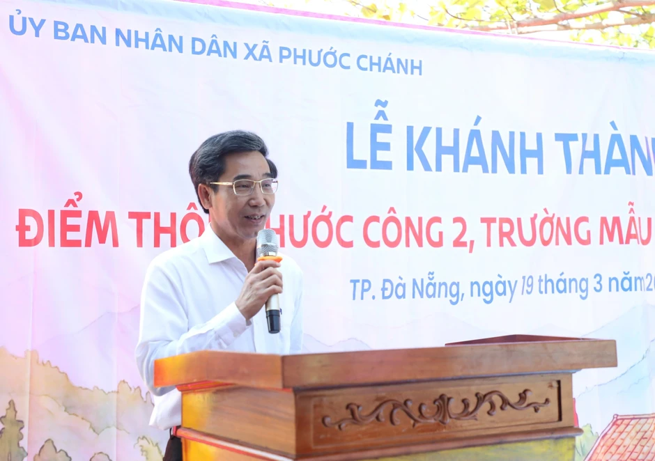Con có trường học mới, người mẹ đồng bào Giẻ Triêng rưng rưng hạnh phúc Con có trường học mới, người mẹ đồng bào Giẻ Triêng rưng rưng hạnh phúc