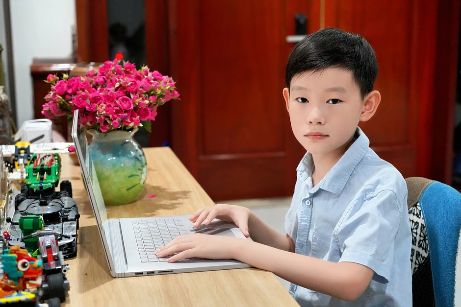 Con học lớp 4 đạt IELTS 7.5, ông bố Hà Tĩnh nói thẳng về tranh cãi: Thi sớm để lấy thành tích, "ép chín" trẻ! Con học lớp 4 đạt IELTS 7.5, ông bố Hà Tĩnh nói thẳng về tranh cãi: Thi sớm để lấy thành tích, "ép chín" trẻ!